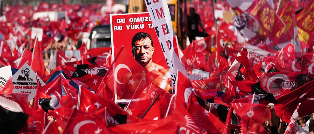 Mehr als 800 Menschen sollen wegen der Proteste gegen die Imamoglu-Festnahme vor Gericht