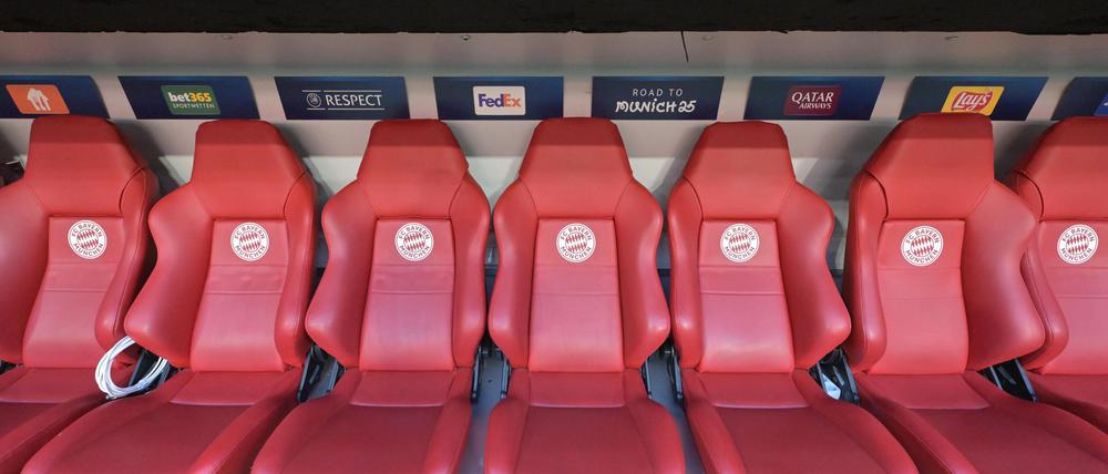 Noch ist die Ersatzbank des FC Bayern in der Allianz Arena leer: Gegen Inter wird Thomas Müller dort Platz nehmen müssen.
