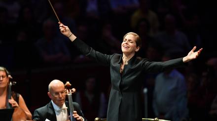 Dirigentin Karina Canellakis wird mit dem Netherlands Radio Philharmomic Orchestra in Berlin gastieren. 