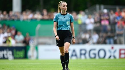Schiedsrichterin Fabienne Michel musste sich auf übelste beleidigen lassen.