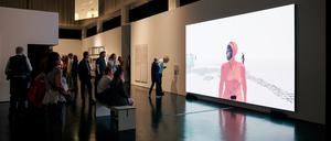 Hanna Haaslahtis interaktive Installation „Captured“ von 2019/22 zieht die Besucher in ihren Bann. Sie ist eine der jüngeren Arbeiten der Ausstellung.