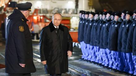 Wladimir Putin bei Stapellauf des russischen Atom-U-Boots „Perm“ in Murmansk.