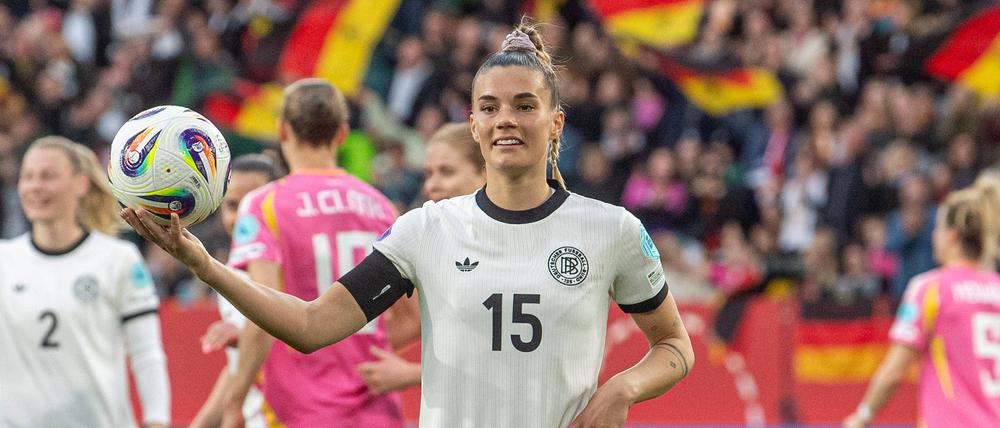 Selina Cerci schnürte in der Nations League gegen Schottland einen Hattrick.