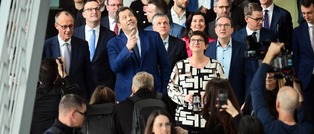 Auf dem Weg zur Präsentation der Verhandlungsergebnisse: Die Spitzen der wahrscheinlichen künftigen Koalition.