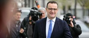 Jens Spahn hat eine Debatte um den Umgang mit der AfD entfacht - jetzt rudert er etwas zurück.