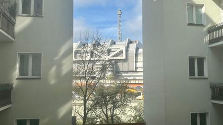 Der Blick aus dem Zimmer von Luisa Knobloch: die Autobahn, die Brücke, die Baustelle