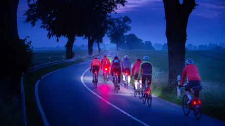 Bei der Mecklenburger Seenrunde fahren mehrere Tausend Radfahrer 300 Kilometer an einem Tag durch die Mecklenburger Seenplatte. 