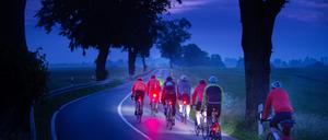 Bei der Mecklenburger Seenrunde fahren mehrere Tausend Radfahrer 300 Kilometer an einem Tag durch die Mecklenburger Seenplatte. 