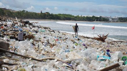 Angeschwemmter Müll ist am Kuta Beach auf Bali zu sehen.  