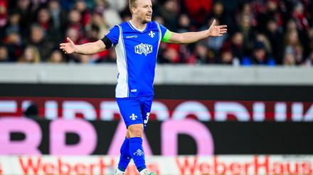Fabian Holland wird auch in der kommenden Saison für den SV Darmstadt 98 spielen.