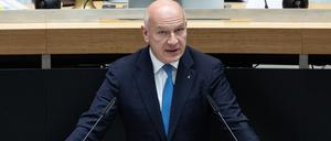 Regierungschef Kai Wegner (CDU) geht auf Distanz zu Walter Gauks.
