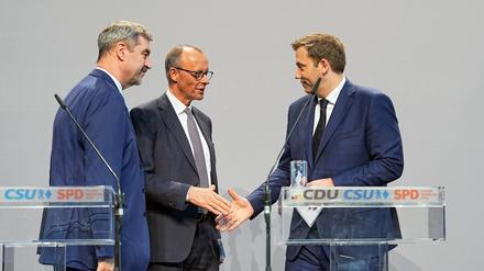 Bisher ist der Vertrag nur per Handschlag der Parteichefs besiegelt. (Archivbild vom 9. April)