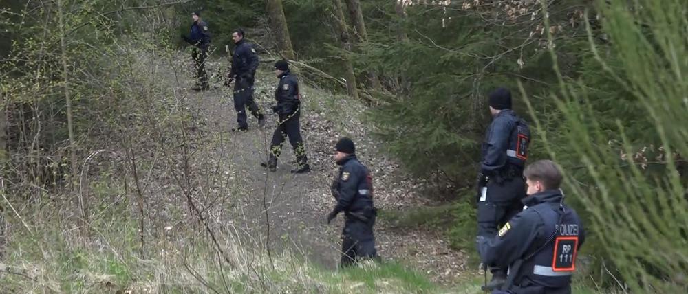 Die Polizei war auch in einem Waldgebiet unterwegs.