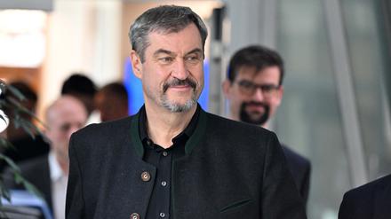 Markus Söder, CSU-Vorsitzender und bayerischer Ministerpräsident, auf dem Weg zu einer Pressekonferenz.