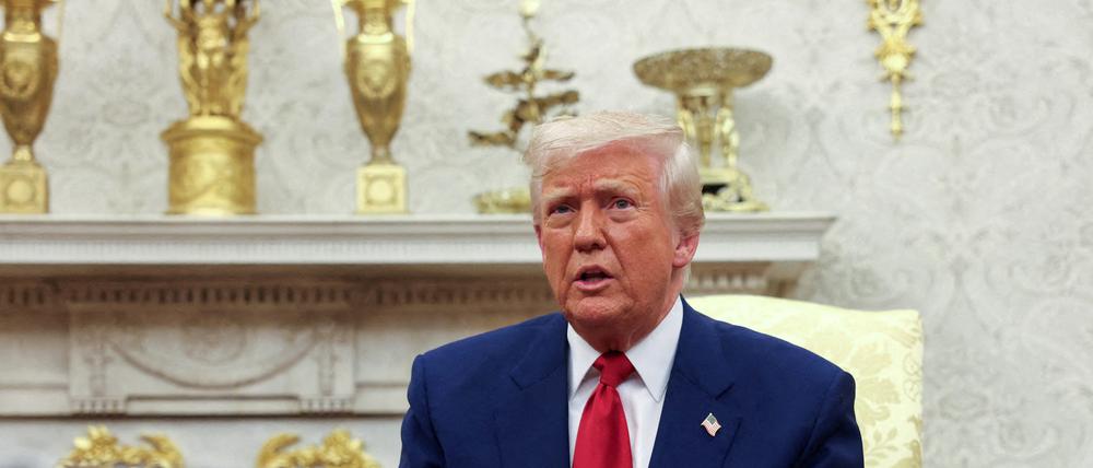 US-Präsident Donald Trump trifft sich mit dem israelischen Premierminister Benjamin Netanjahu (nicht im Bild) im Oval Office (Symbolbild).