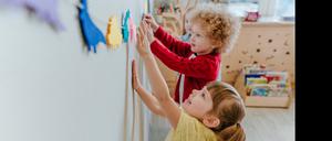Nur aufgehoben oder gut betreut? In Kitas soll die Qualität steigen.
