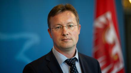 Der Präsident des Landesrechnungshofes Brandenburg, Harald Kümmel, wirft der SPD/BSW-Landesregierung fehlende Sparbemühungen vor (Archivbild).