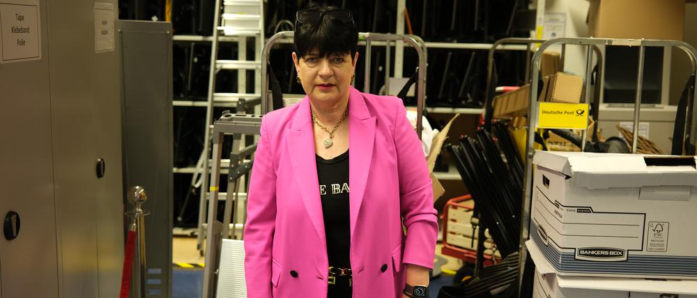 Wer kauft schon 160 Computermäuse? FDP-Liquidatorin Christine Aschenberg-Dugnus im Keller des Jakob-Kaiser-Hauses.