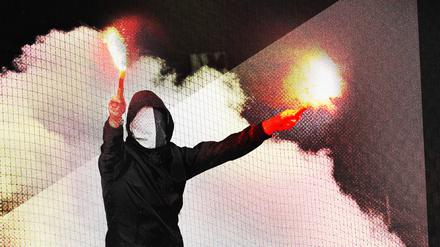 Sorgen sie für Stimmung oder machen die nur Randale? Ultras im Fußball.