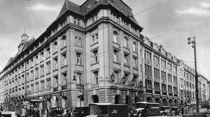 Berlin: Ansicht des Verlagsgebäudes in der Kochstrasse Ecke Charlottenstrasse

Fotomontage (Autos wurden einmontiert)
- 1928
