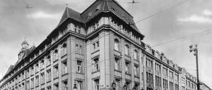 Berlin: Ansicht des Verlagsgebäudes in der Kochstrasse Ecke Charlottenstrasse

Fotomontage (Autos wurden einmontiert)
- 1928
