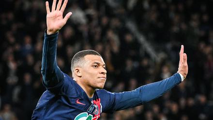 Im Streit um Millionengehälter fahren die Anwälte von Mbappé schweres Geschütz gegen PSG auf.