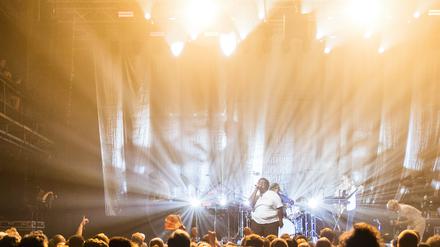 Die Band Blumengarten bei einem Auftritt auf dem Pop-Kultur-Festival in der Kulturbrauei, das vom Musicboard veranstaltet wird. 