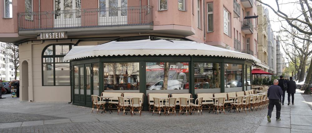 Das im April 2025 eröffnete „Einstein Mommseneck“ in Berlin-Charlottenburg ist der Nachfolger der traditionsreichen Kneipe „Mommsen-Eck“.