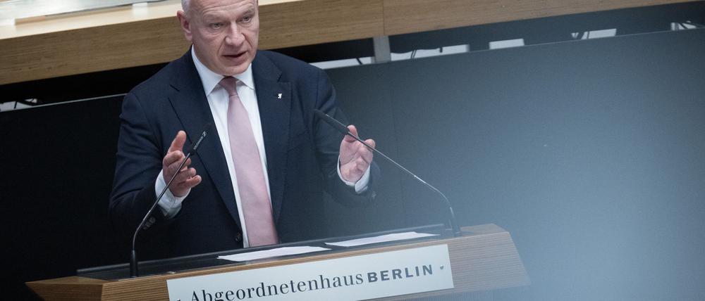 Auch Berlins Regierungschef Kai Wegner (CDU) atmet nach der Tarifeinigung bei der BVG auf.
