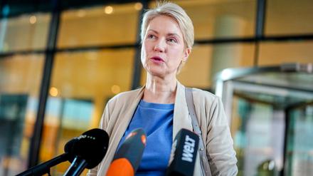 Manuela Schwesig (SPD), Ministerpräsidentin von Mecklenburg-Vorpommern, gibt im Zuge der Koalitionsverhandlungen von Union und SPD vor dem Willy-Brandt-Haus ein Statement.