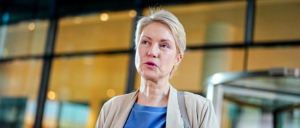 Manuela Schwesig (SPD), Ministerpräsidentin von Mecklenburg-Vorpommern, gibt im Zuge der Koalitionsverhandlungen von Union und SPD vor dem Willy-Brandt-Haus ein Statement.