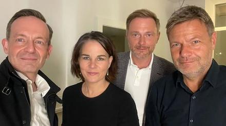 Es sah so cool aus und war doch Arbeit: Das Selfie der einstigen Gegner von Grünen und FDP bei der Bildung der Ampel-Koalition. (Archivbild)
