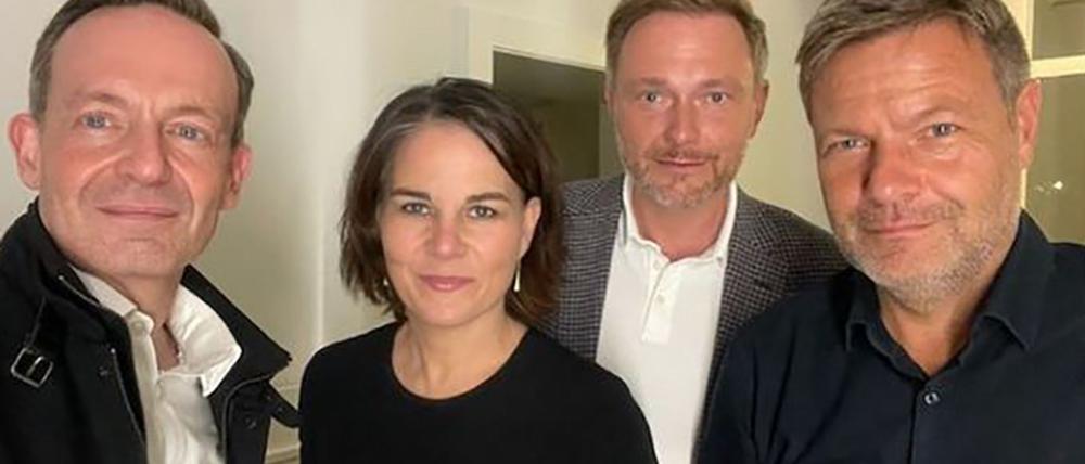 Es sah so cool aus und war doch Arbeit: Das Selfie der einstigen Gegner von Grünen und FDP bei der Bildung der Ampel-Koalition. (Archivbild)