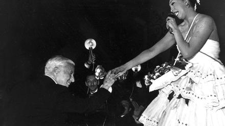 Josephine Baker - hier auf einem Foto aus den 50er Jahren mit Charlie Chaplin.