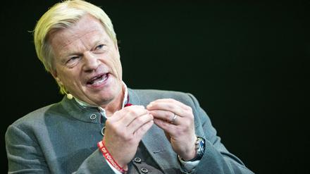 Ex-Chef Oliver Kahn kritisiert die fehlende Rückendeckung für Max Eberl beim FC Bayern.