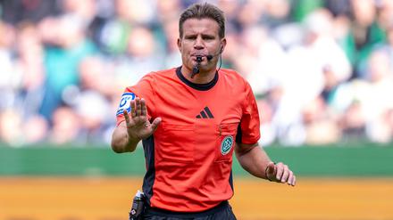 Zum Saisonende ertönt bei Felix Brych der Abpfiff. 