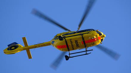 Ein Rettungshubschrauber brachte ein vierjähriges Kind ins Krankenhaus. (Symbolbild)