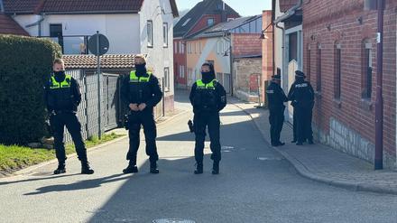 In Klettbach wurden vier tote Menschen gefunden. Es soll sich um eine Familie handeln. 