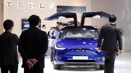 Interessanten betrachten das Tesla Modell X.