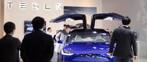 Interessanten betrachten das Tesla Modell X.