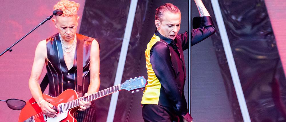 Dave Gahan und Martin Gore von Depeche Mode bei einem Konzert im Berliner Olympiastadion im Juli 2023.