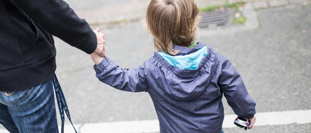 In Berlin stehen die Jugendämter wegen fehlendem Personal in der Kritik. (Archivbild)