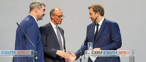 Bei der Vorstellung des Koalitionsvertrags waren Markus Söder, Friedrich Merz und Lars Klingbeil (v. l. n. r.) noch optimistisch.