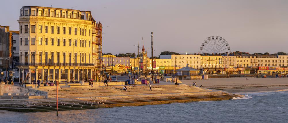 Ganz schön magisch: Uferpromenade und Strand von Margate im Abendlicht.