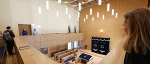 Ein Blick von der sogenannten Frauenempore in den Betsaal: Frauen und Männer beten im orthodoxen Gottesdienst getrennt. 