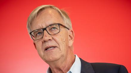 Erfahrener trifft auf Eleven. Bei der Quadriga-Party tauschten sich rund 500 Medienschaffende und Politiker aus, darunter auch Dietmar Bartsch.