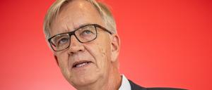 Erfahrener trifft auf Eleven. Bei der Quadriga-Party tauschten sich rund 500 Medienschaffende und Politiker aus, darunter auch Dietmar Bartsch. 