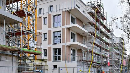 Die Wohnungsbauförderung in Brandenburg soll weitergehen - mit leichten Kürzungen (Archivbild).