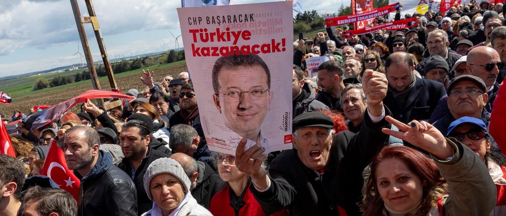 Demonstration von Unterstützern des Istanbuler Bürgermeisters Ekrem Imamoglu