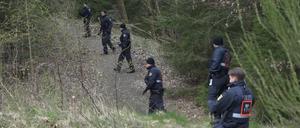 Die Polizei sucht im Bereich von Weitefeld nach weiteren Hinweisen. 